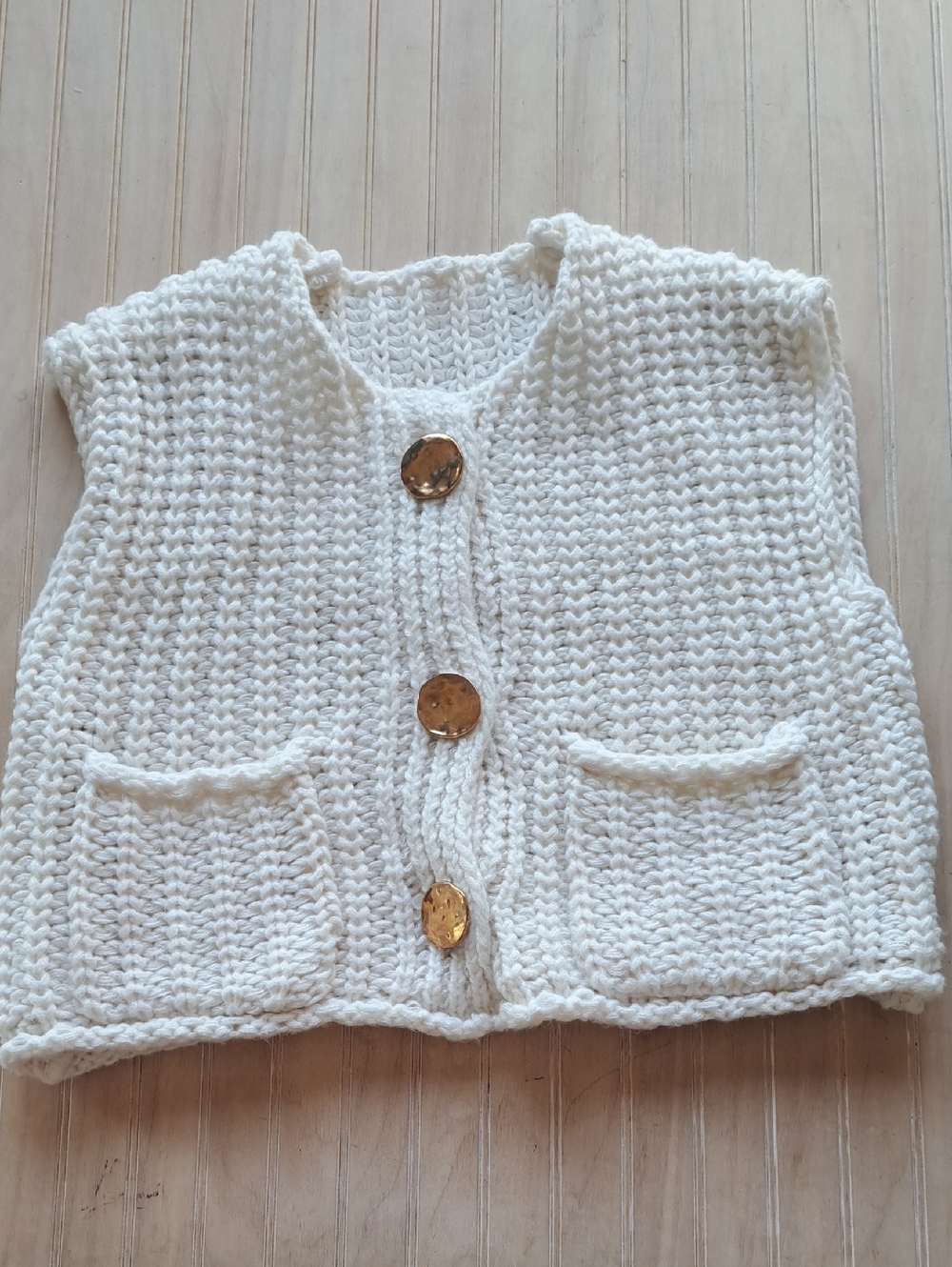 Chunky Knit Cropped Oversized Boxy Gold Button Sleeveless Sweater Vest Stylish